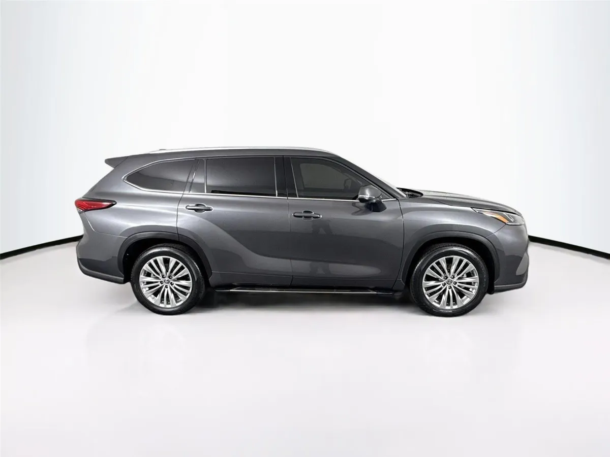 2022 Toyota Highlander Hybrid Platinum thumbnail 11