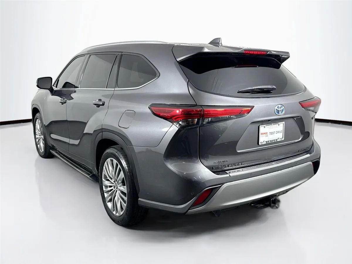 2022 Toyota Highlander Hybrid Platinum thumbnail 13