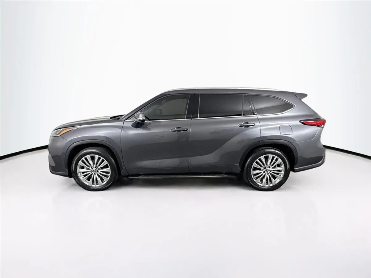 2022 Toyota Highlander Hybrid Platinum thumbnail 14