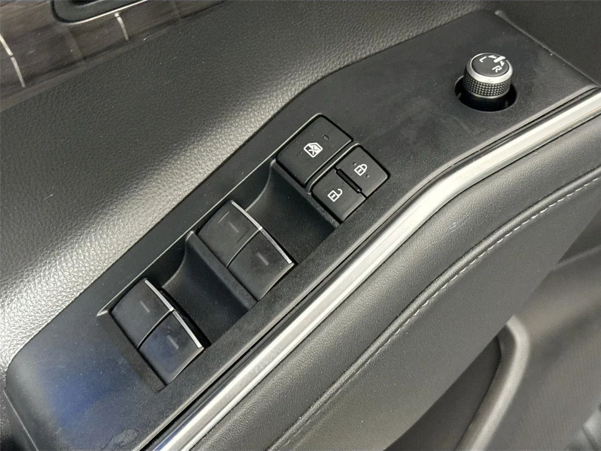 2022 Toyota Highlander Hybrid Platinum thumbnail 29