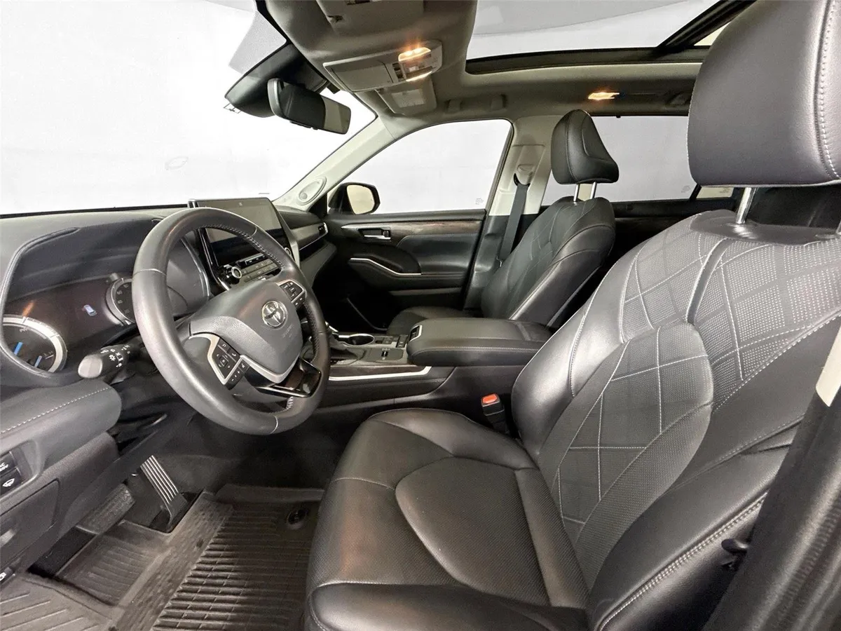 2022 Toyota Highlander Hybrid Platinum thumbnail 3