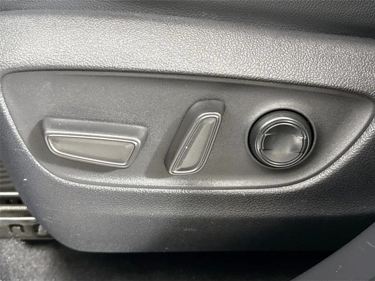2022 Toyota Highlander Hybrid Platinum thumbnail 31