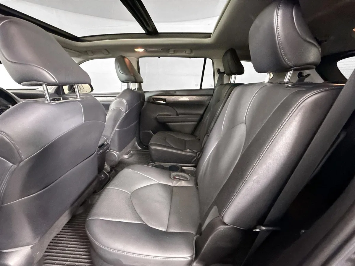 2022 Toyota Highlander Hybrid Platinum thumbnail 32