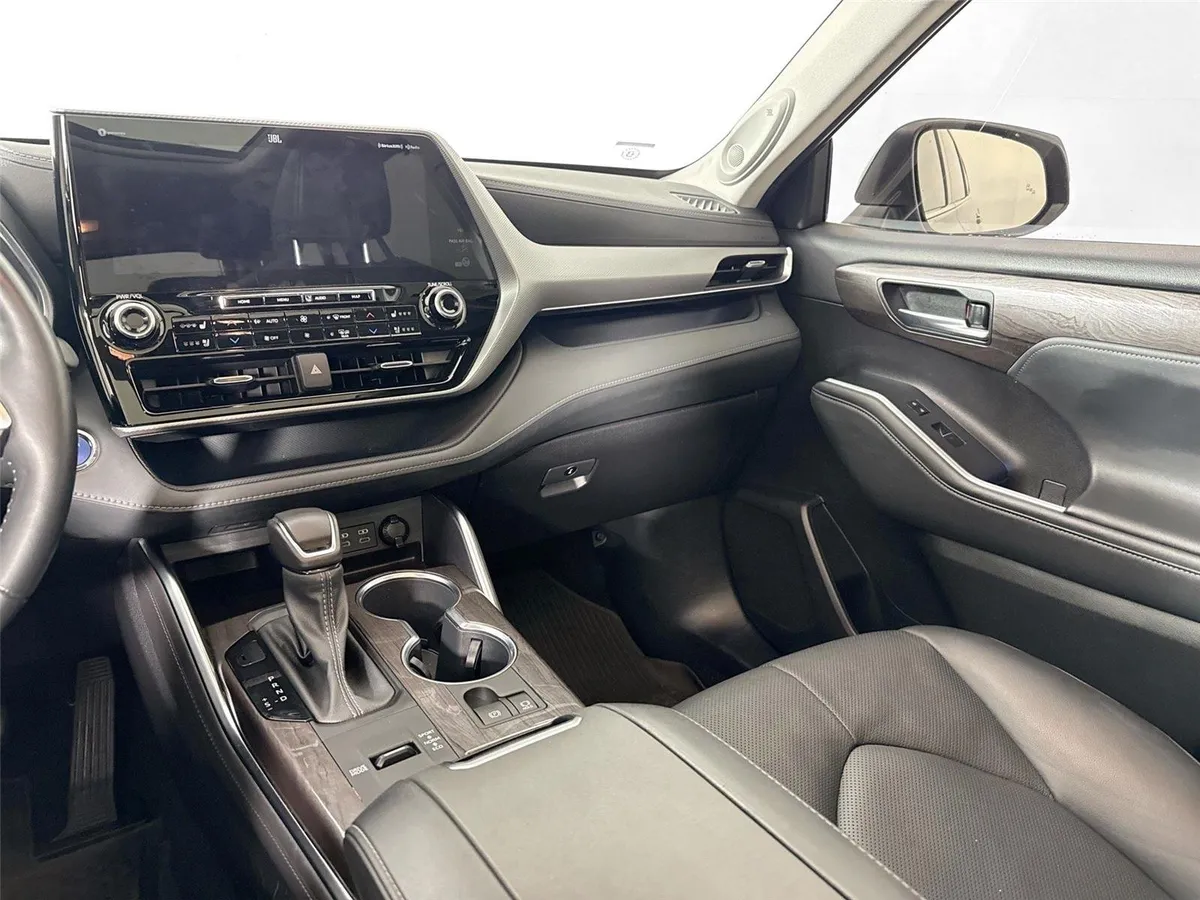 2022 Toyota Highlander Hybrid Platinum thumbnail 34