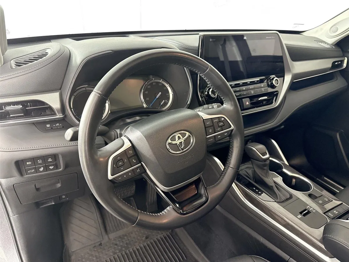 2022 Toyota Highlander Hybrid Platinum thumbnail 4