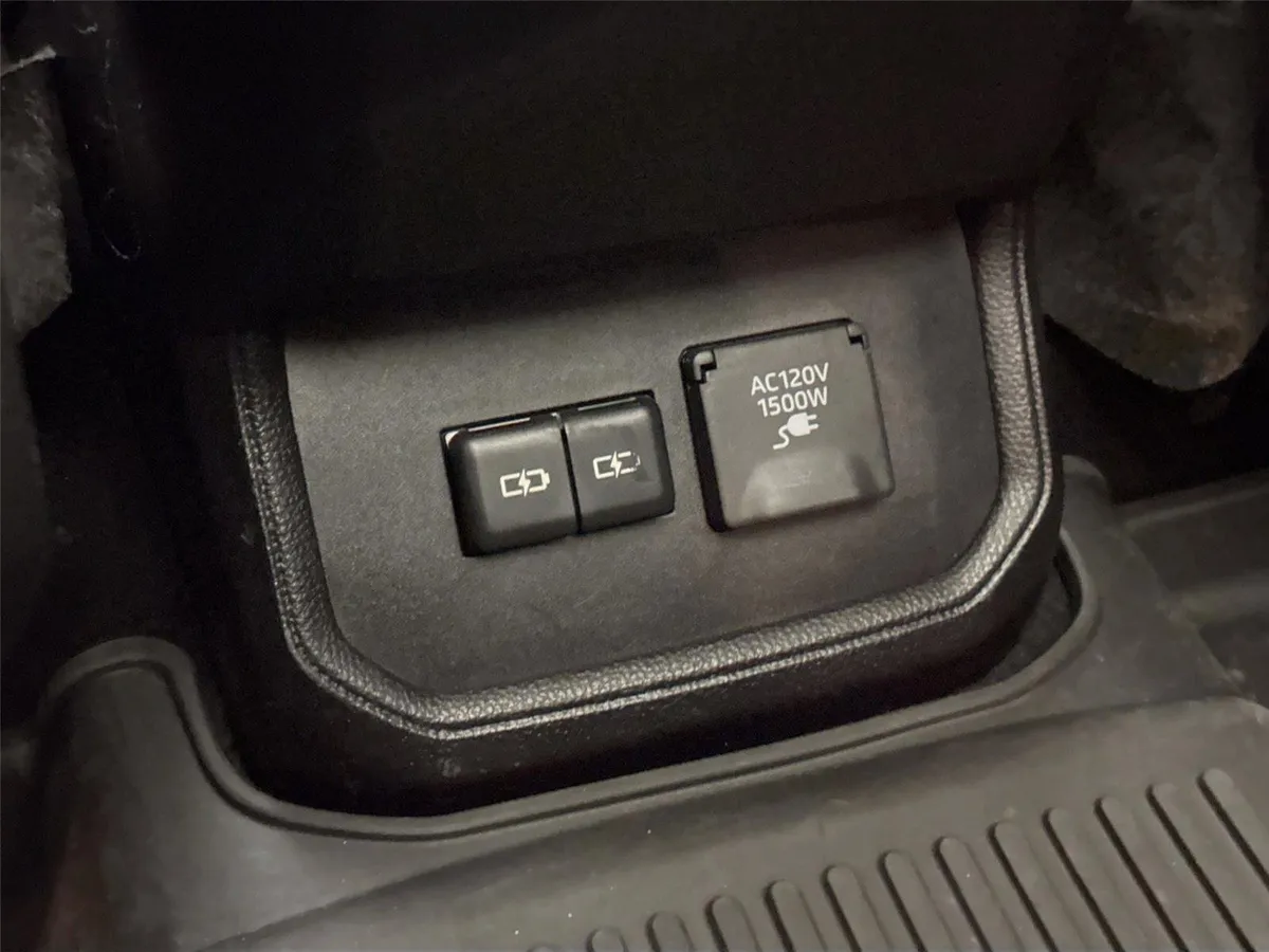2022 Toyota Highlander Hybrid Platinum thumbnail 40