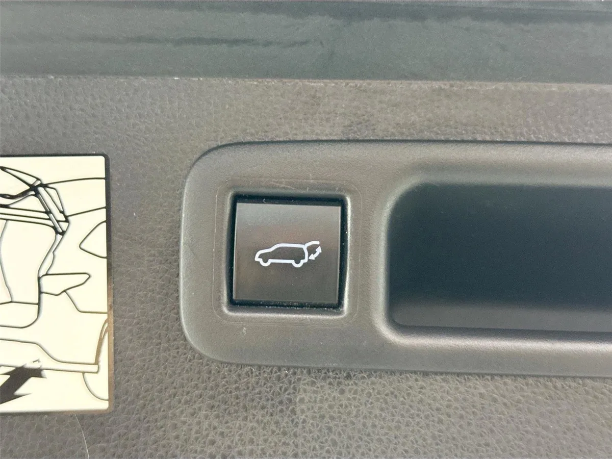 2022 Toyota Highlander Hybrid Platinum thumbnail 43