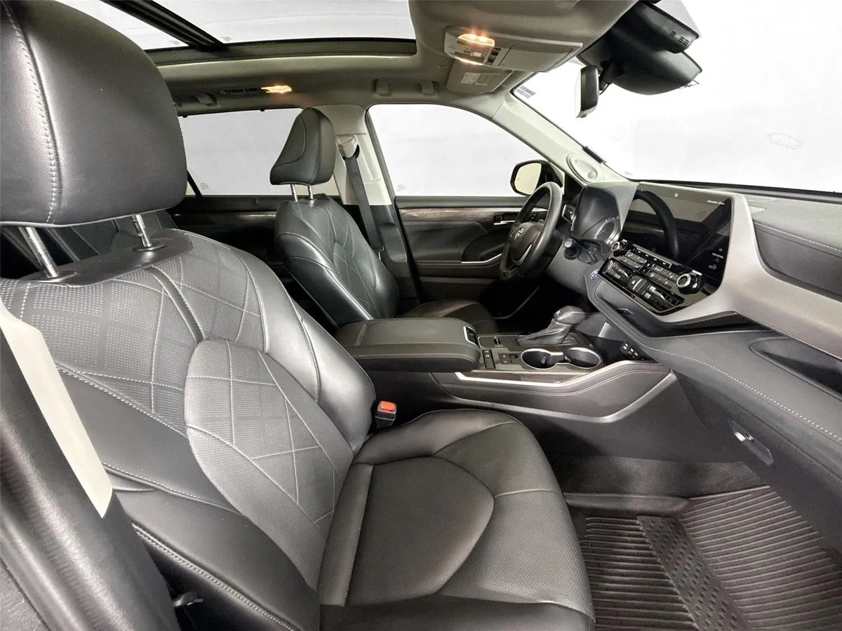2022 Toyota Highlander Hybrid Platinum thumbnail 46