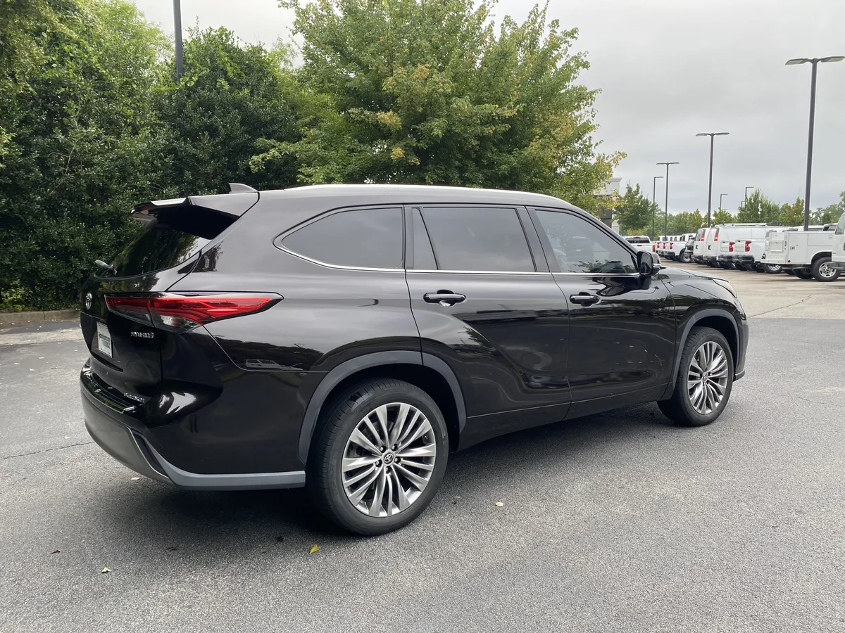 2022 Toyota Highlander Hybrid Platinum thumbnail 8