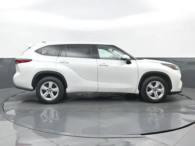 2022 Toyota Highlander L thumbnail 2