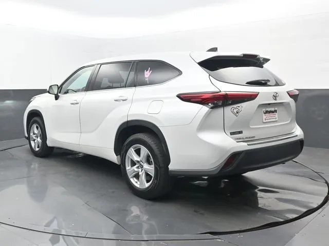 2022 Toyota Highlander L thumbnail 3