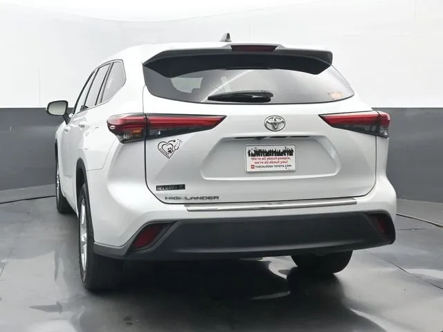 2022 Toyota Highlander L thumbnail 4