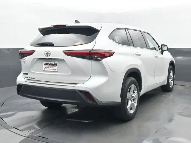 2022 Toyota Highlander L thumbnail 6