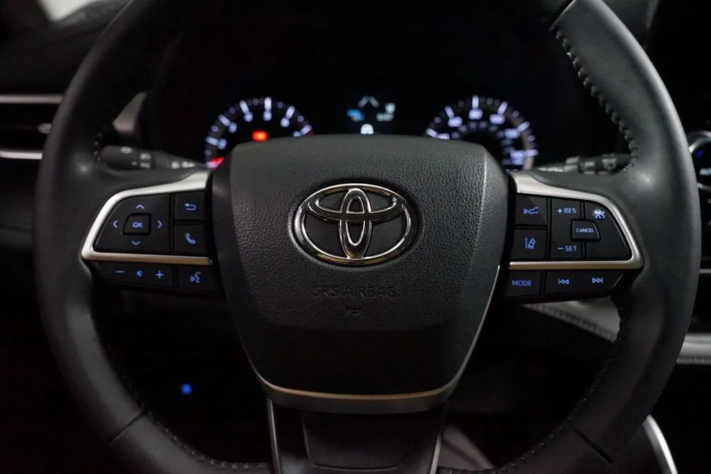 2022 Toyota Highlander LE thumbnail 12