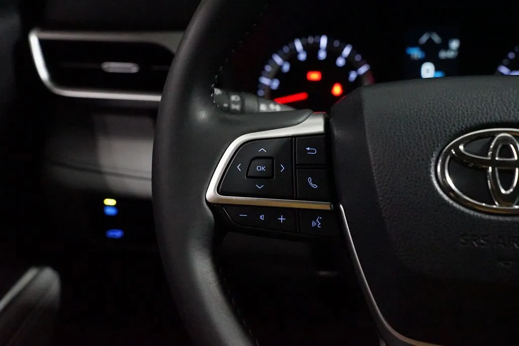 2022 Toyota Highlander LE thumbnail 14
