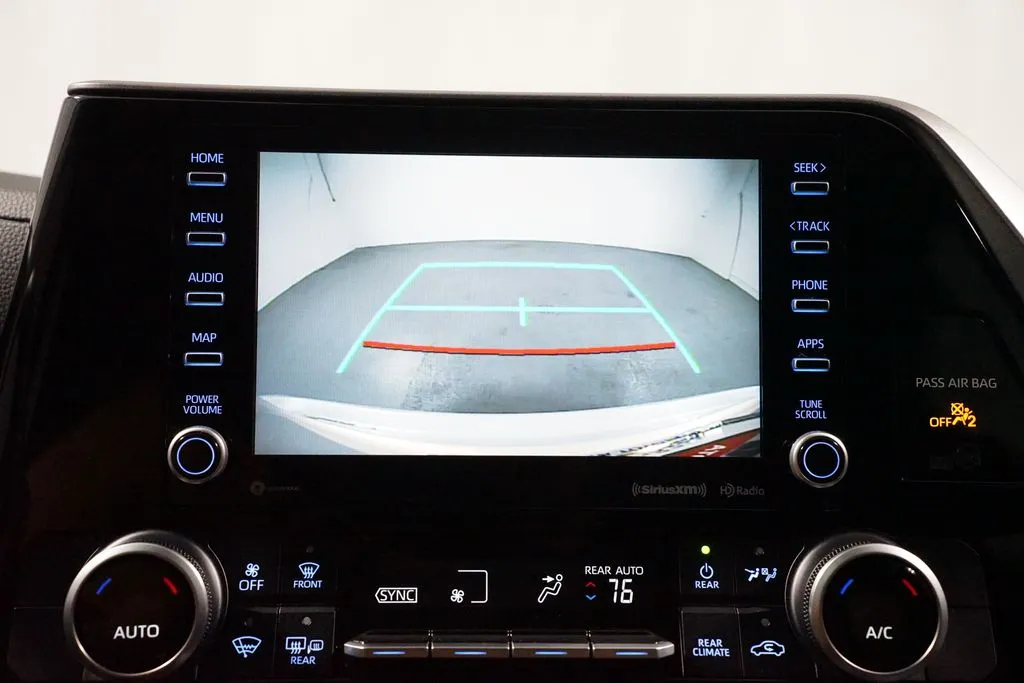 2022 Toyota Highlander LE thumbnail 18