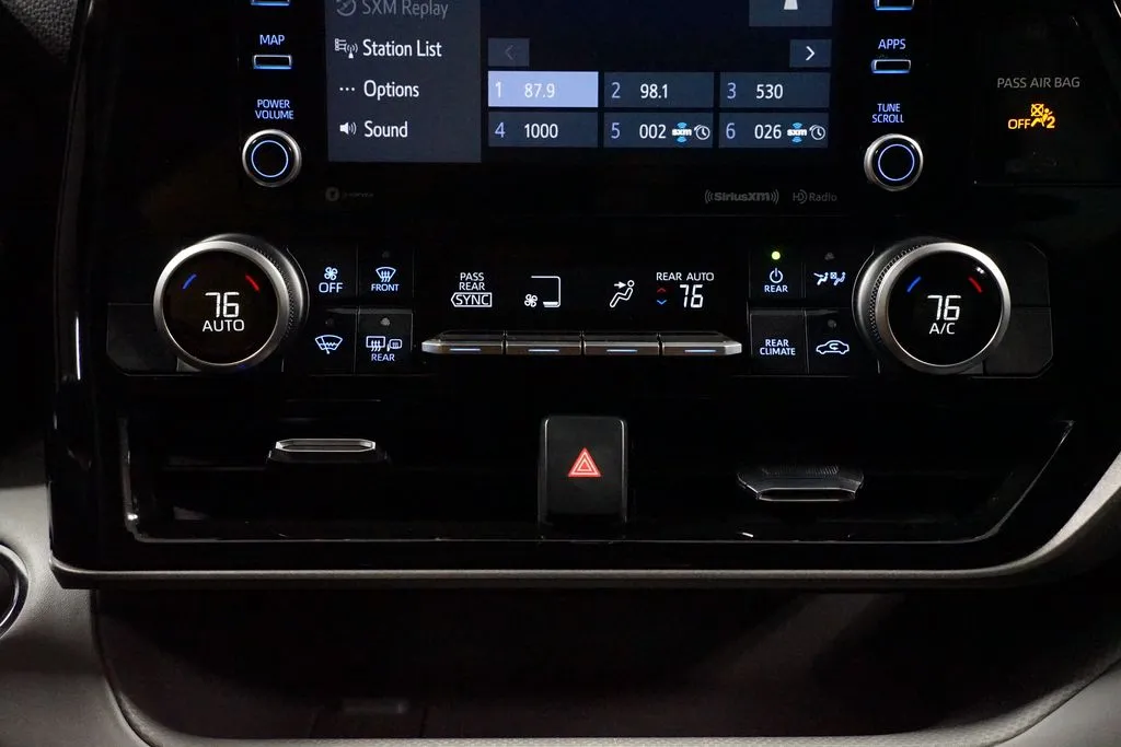 2022 Toyota Highlander LE thumbnail 19