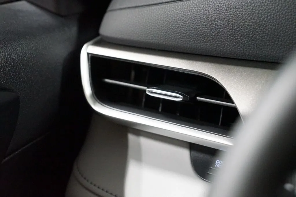 2022 Toyota Highlander LE thumbnail 24