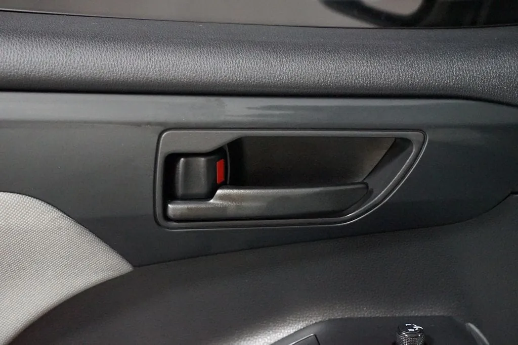 2022 Toyota Highlander LE thumbnail 32