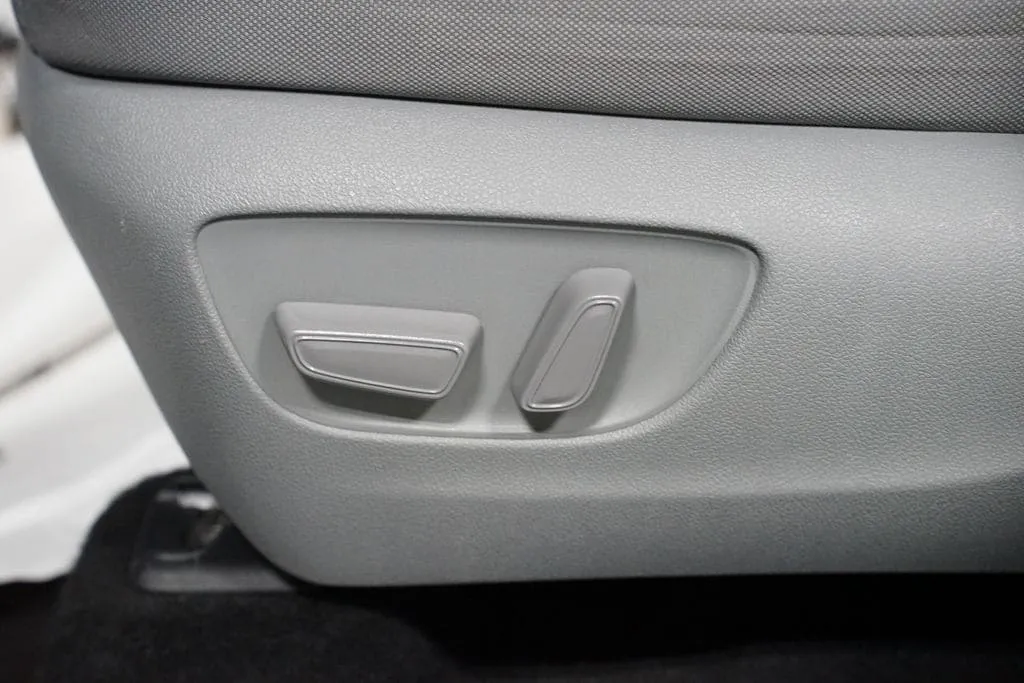 2022 Toyota Highlander LE thumbnail 33