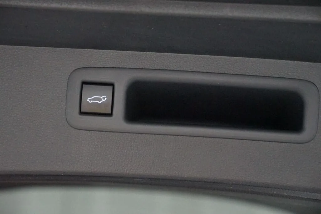2022 Toyota Highlander LE thumbnail 34
