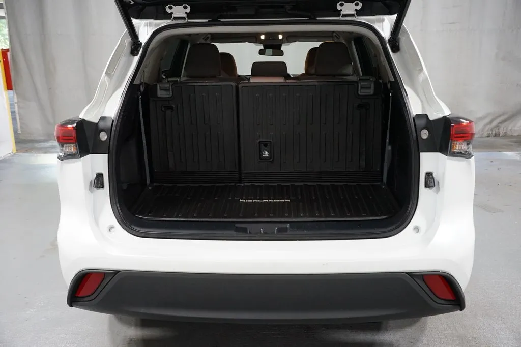 2022 Toyota Highlander LE thumbnail 35