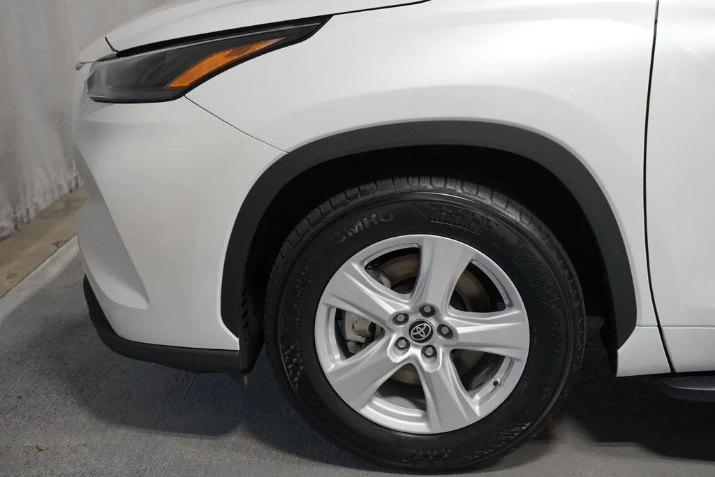 2022 Toyota Highlander LE thumbnail 5