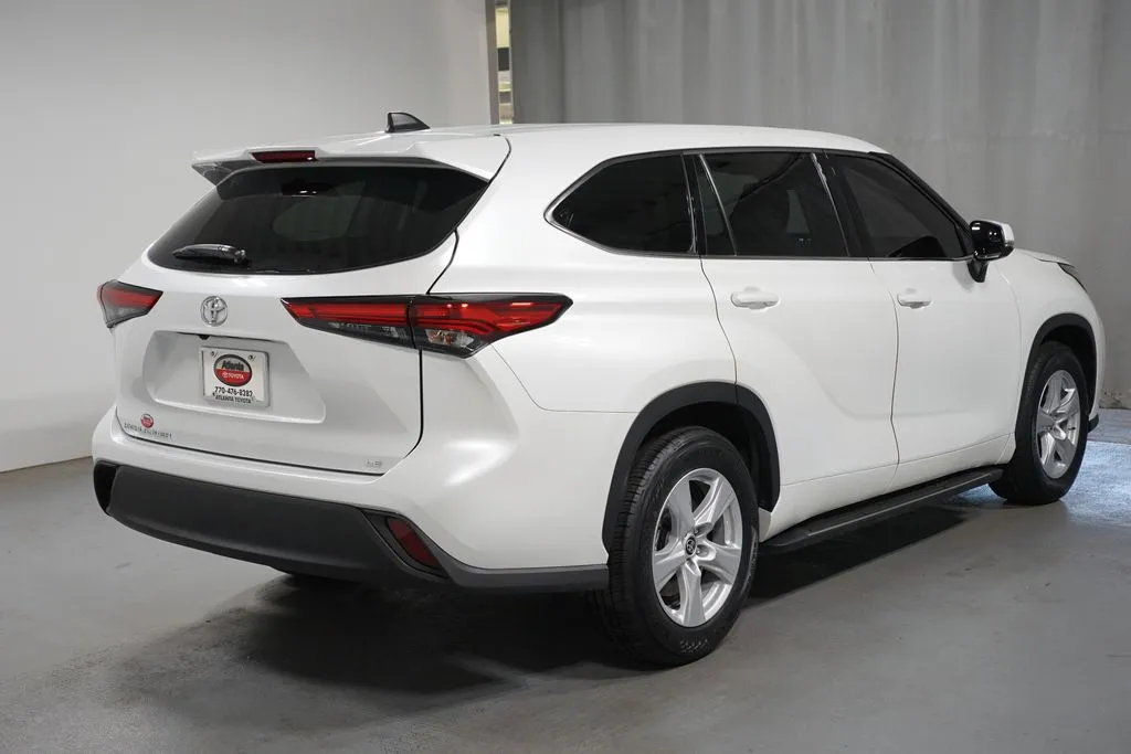 2022 Toyota Highlander LE thumbnail 8