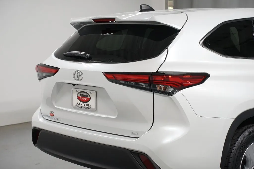 2022 Toyota Highlander LE thumbnail 9