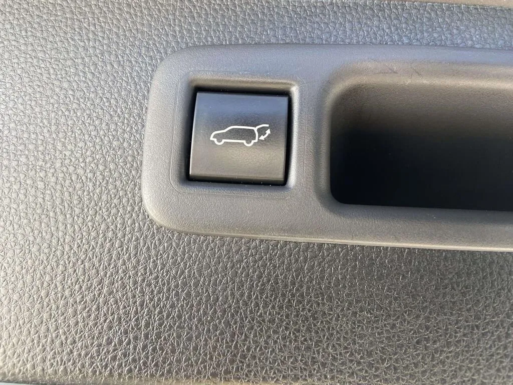 2022 Toyota Highlander LE thumbnail 11