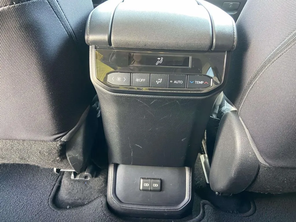 2022 Toyota Highlander LE thumbnail 19