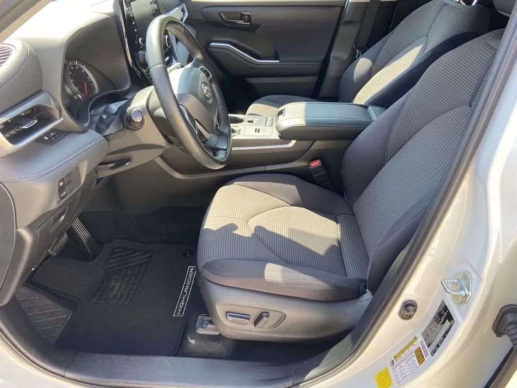 2022 Toyota Highlander LE thumbnail 21