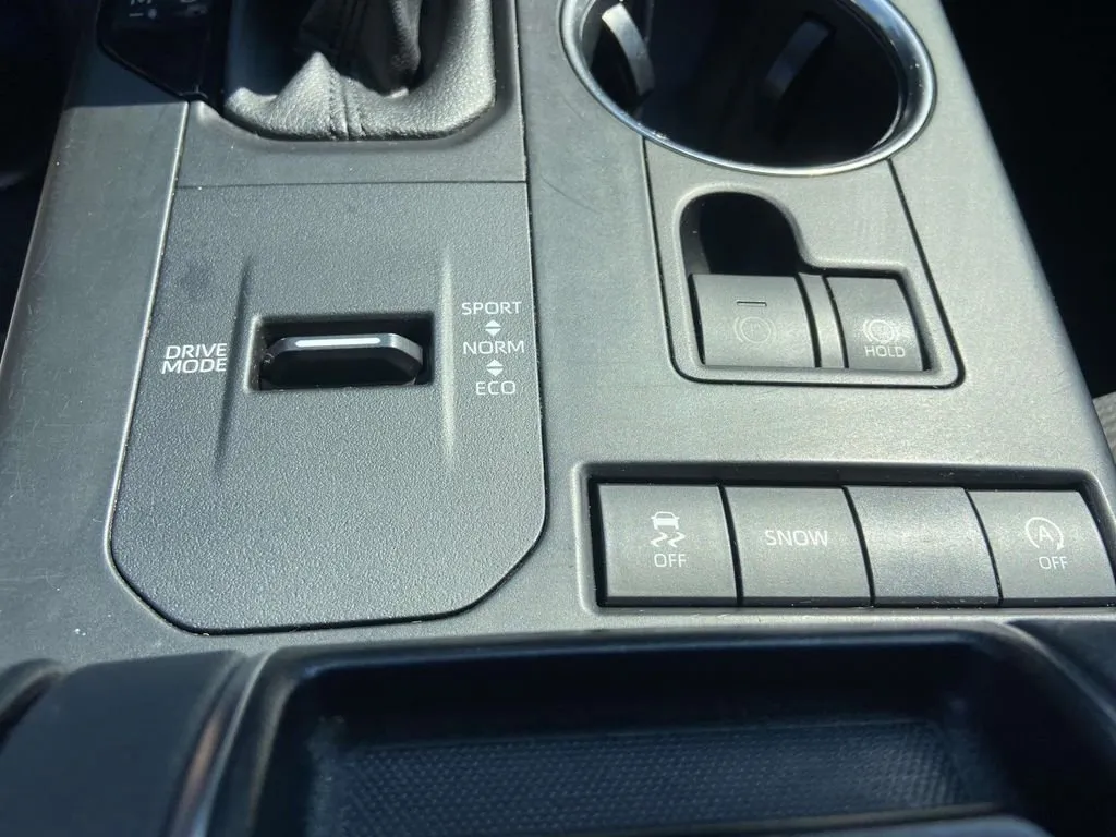 2022 Toyota Highlander LE thumbnail 26