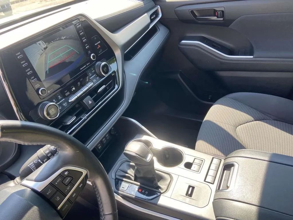 2022 Toyota Highlander LE thumbnail 27