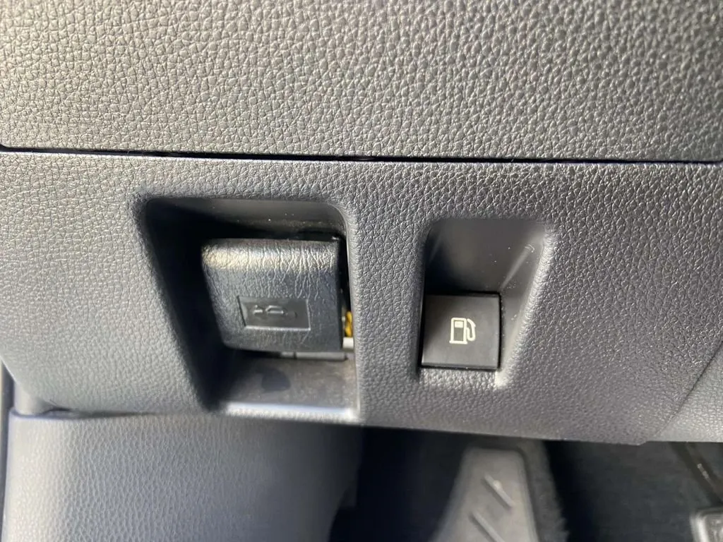2022 Toyota Highlander LE thumbnail 30
