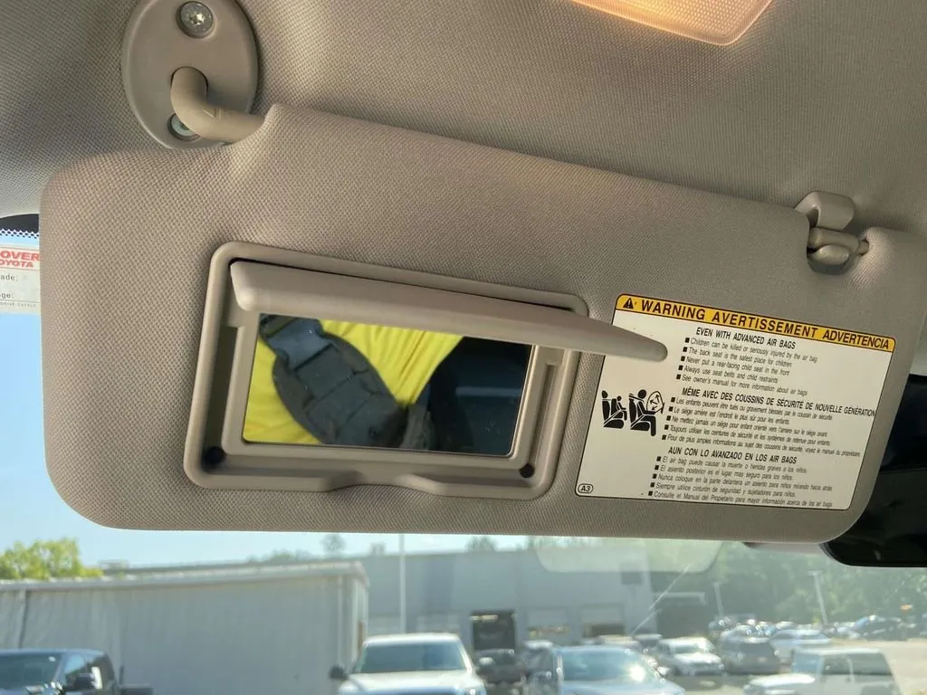 2022 Toyota Highlander LE thumbnail 32