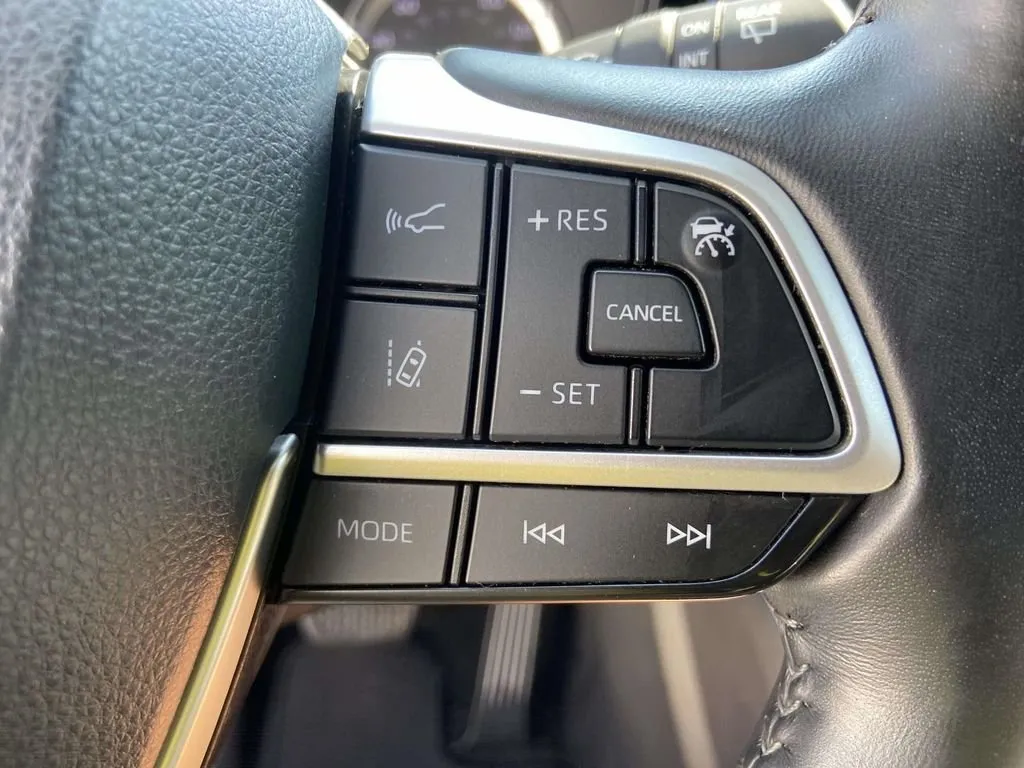 2022 Toyota Highlander LE thumbnail 35