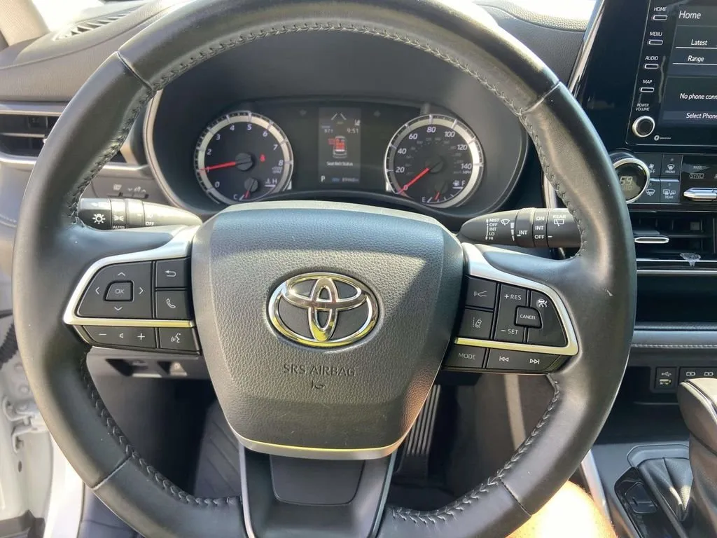 2022 Toyota Highlander LE thumbnail 36