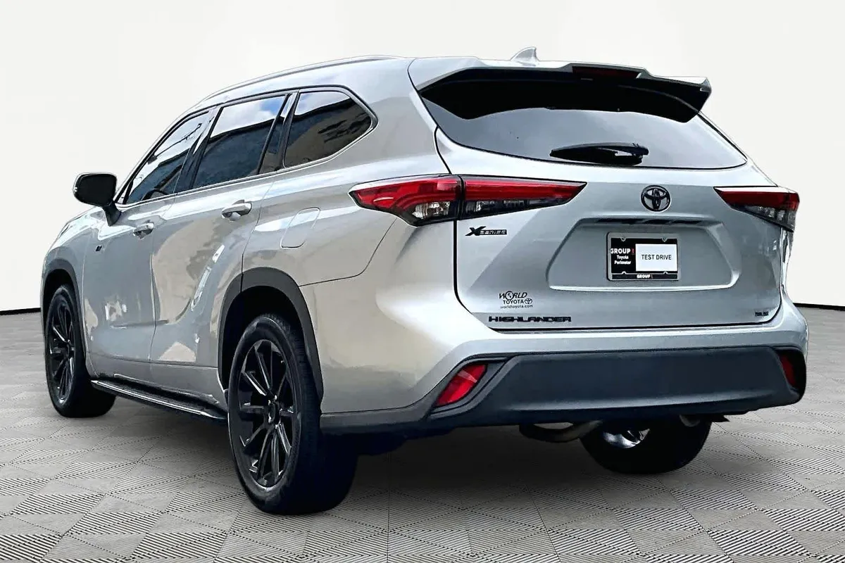 2022 Toyota Highlander XLE thumbnail 12