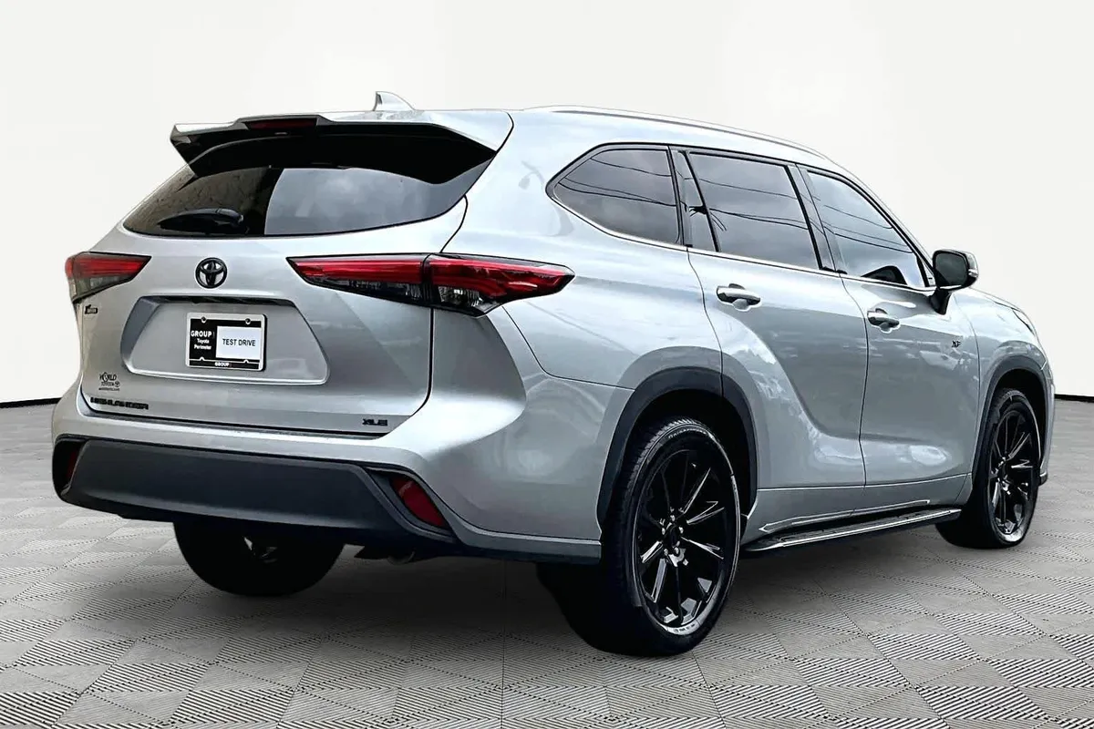 2022 Toyota Highlander XLE thumbnail 13