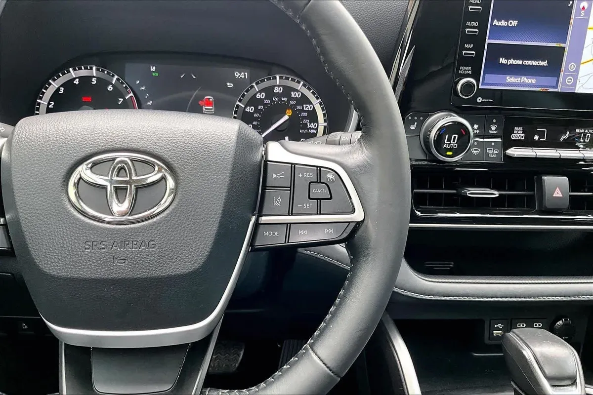 2022 Toyota Highlander XLE thumbnail 25