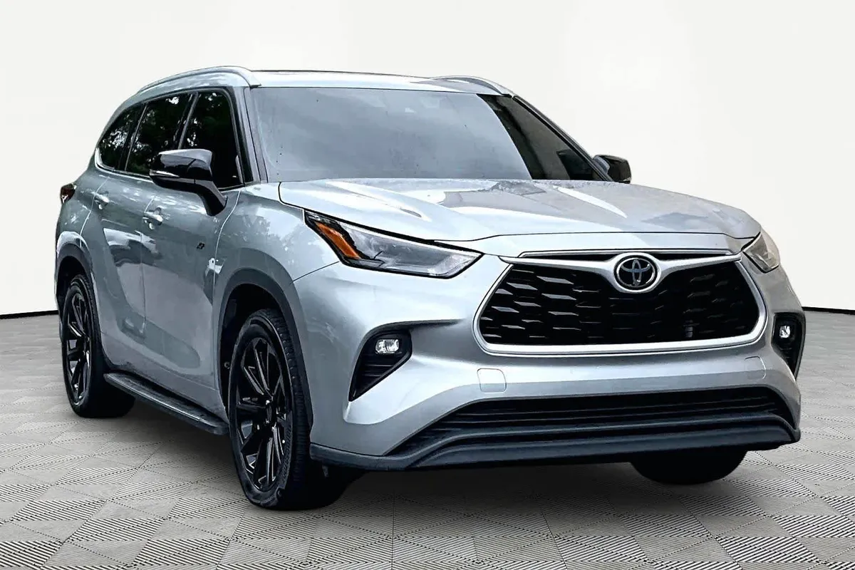 2022 Toyota Highlander XLE thumbnail 3