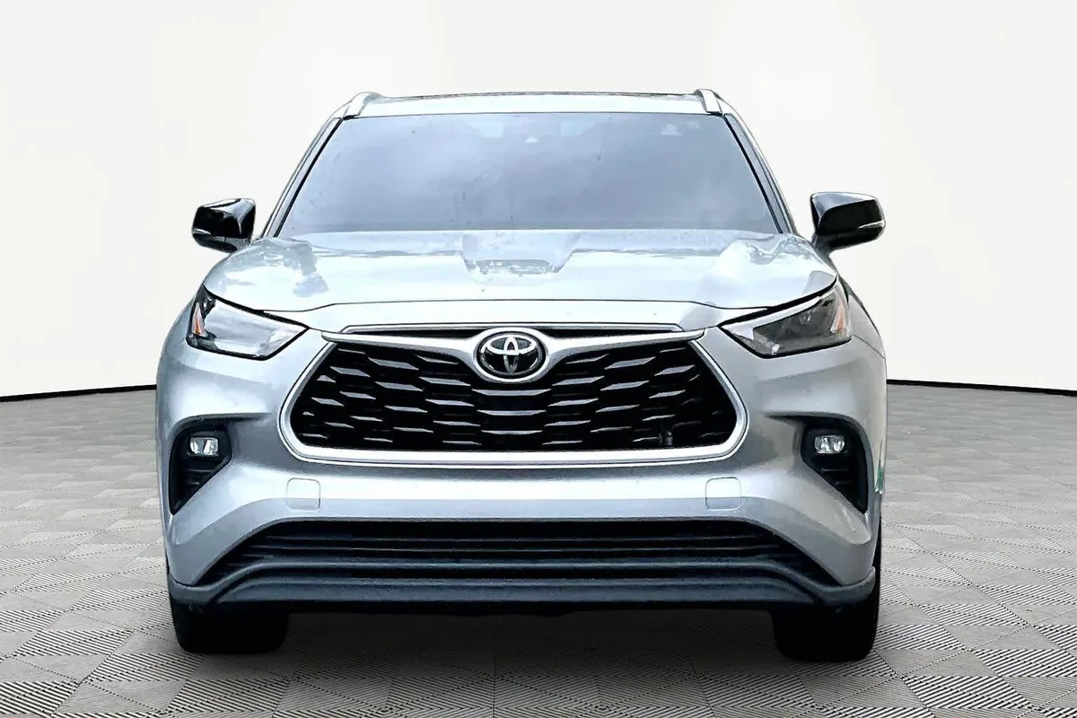 2022 Toyota Highlander XLE thumbnail 4