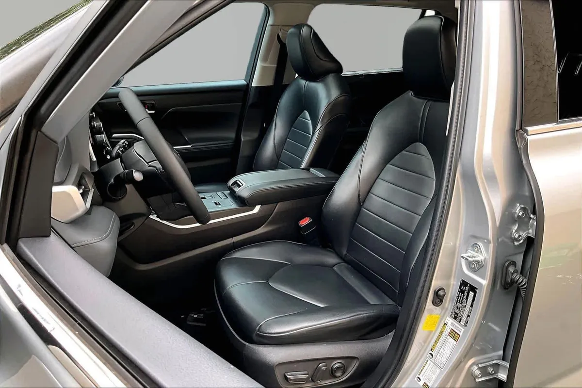2022 Toyota Highlander XLE thumbnail 8