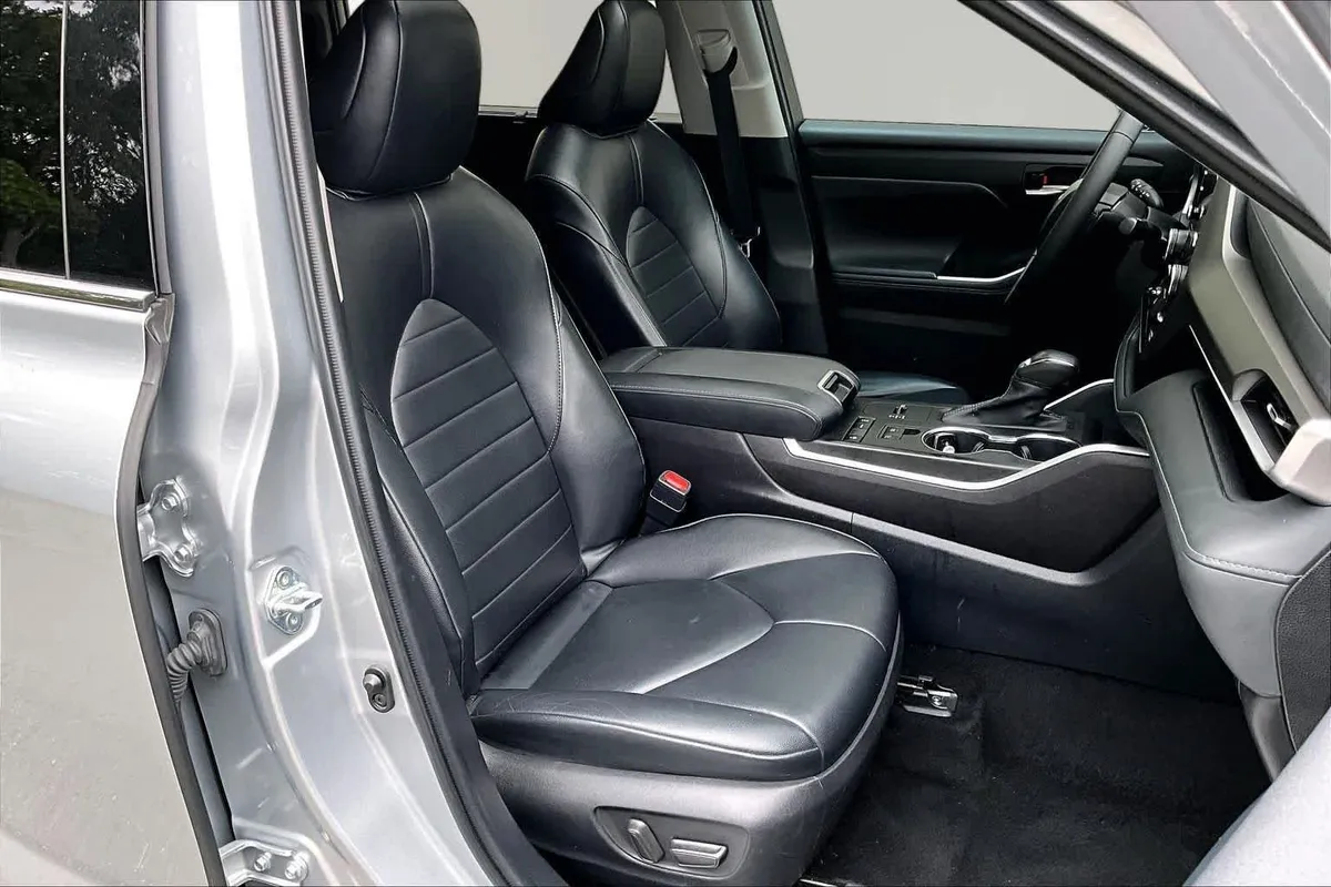 2022 Toyota Highlander XLE thumbnail 9