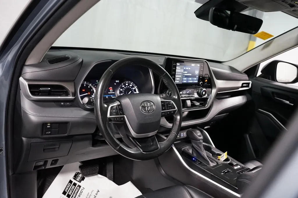 2022 Toyota Highlander XLE thumbnail 11