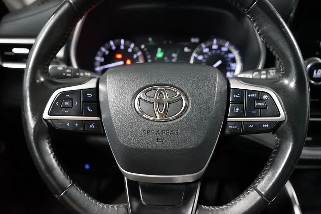 2022 Toyota Highlander XLE thumbnail 12