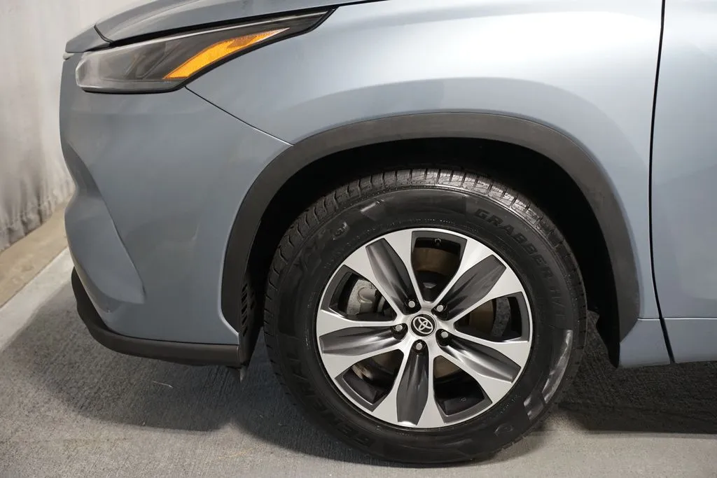 2022 Toyota Highlander XLE thumbnail 5