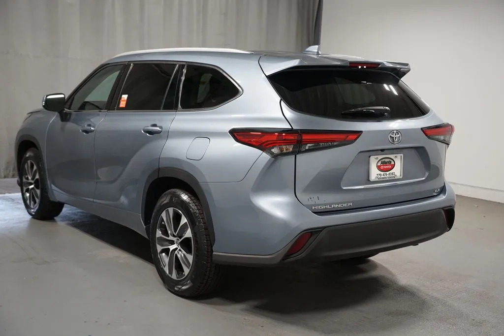 2022 Toyota Highlander XLE thumbnail 6