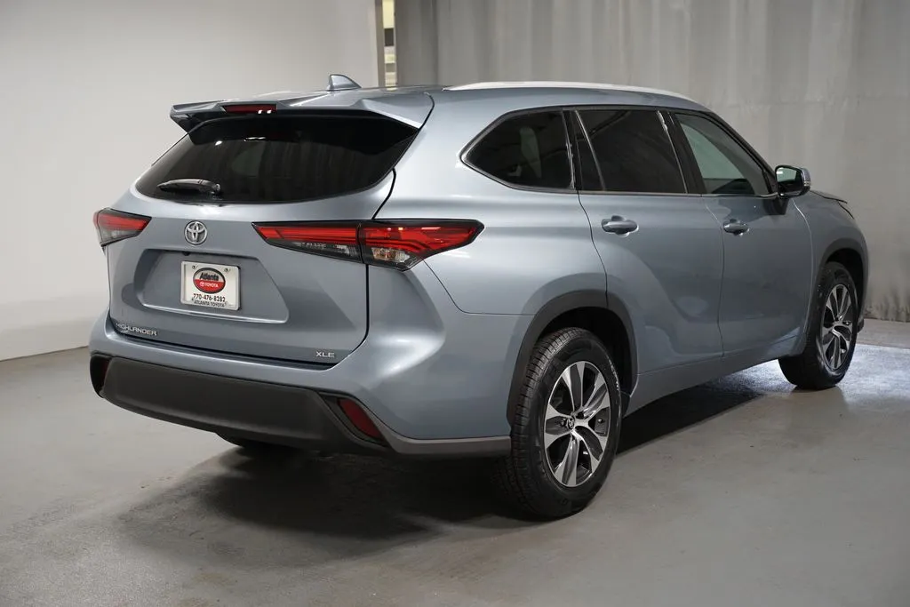 2022 Toyota Highlander XLE thumbnail 8